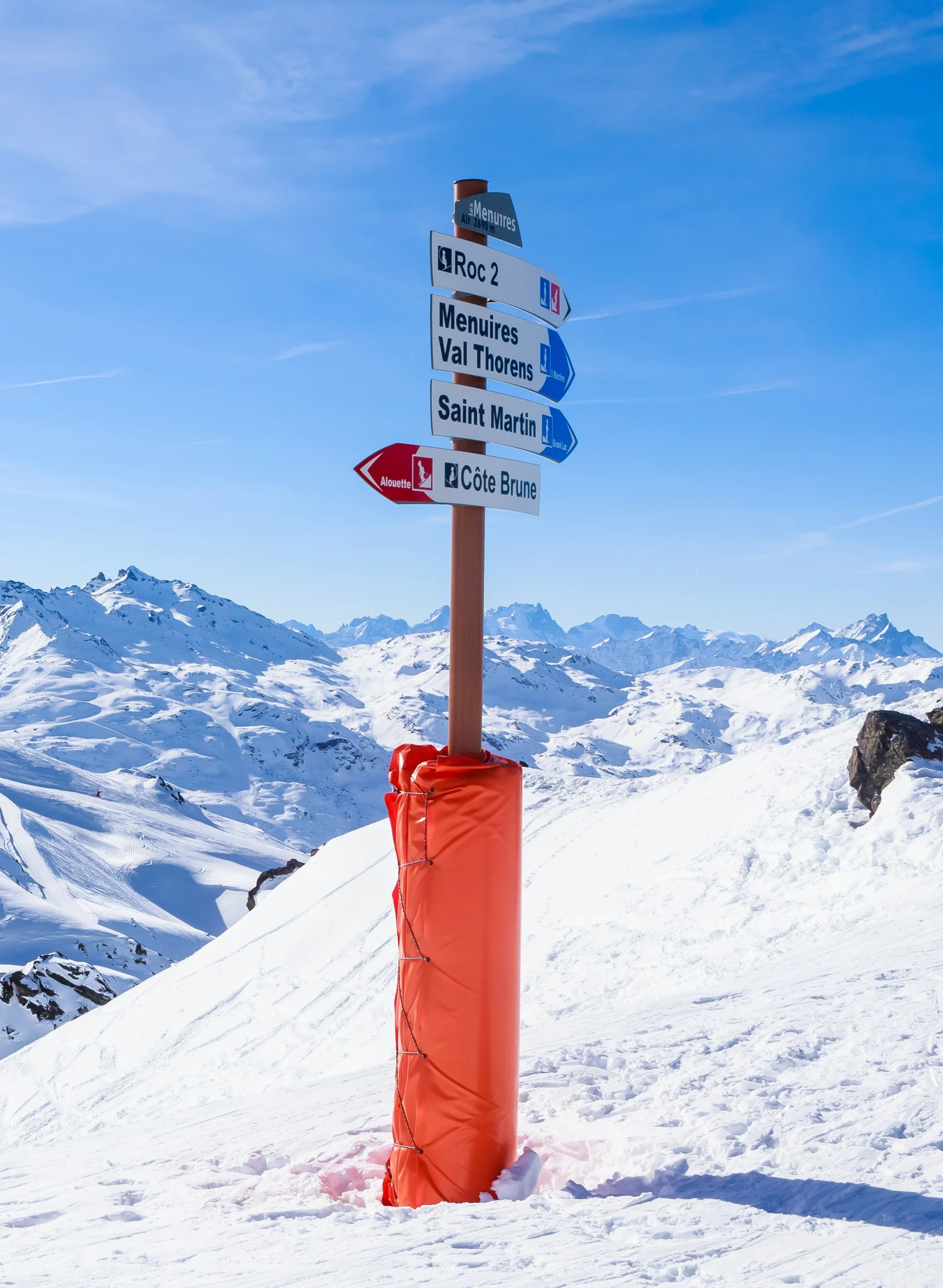 Sign post for bus transfer in the snow